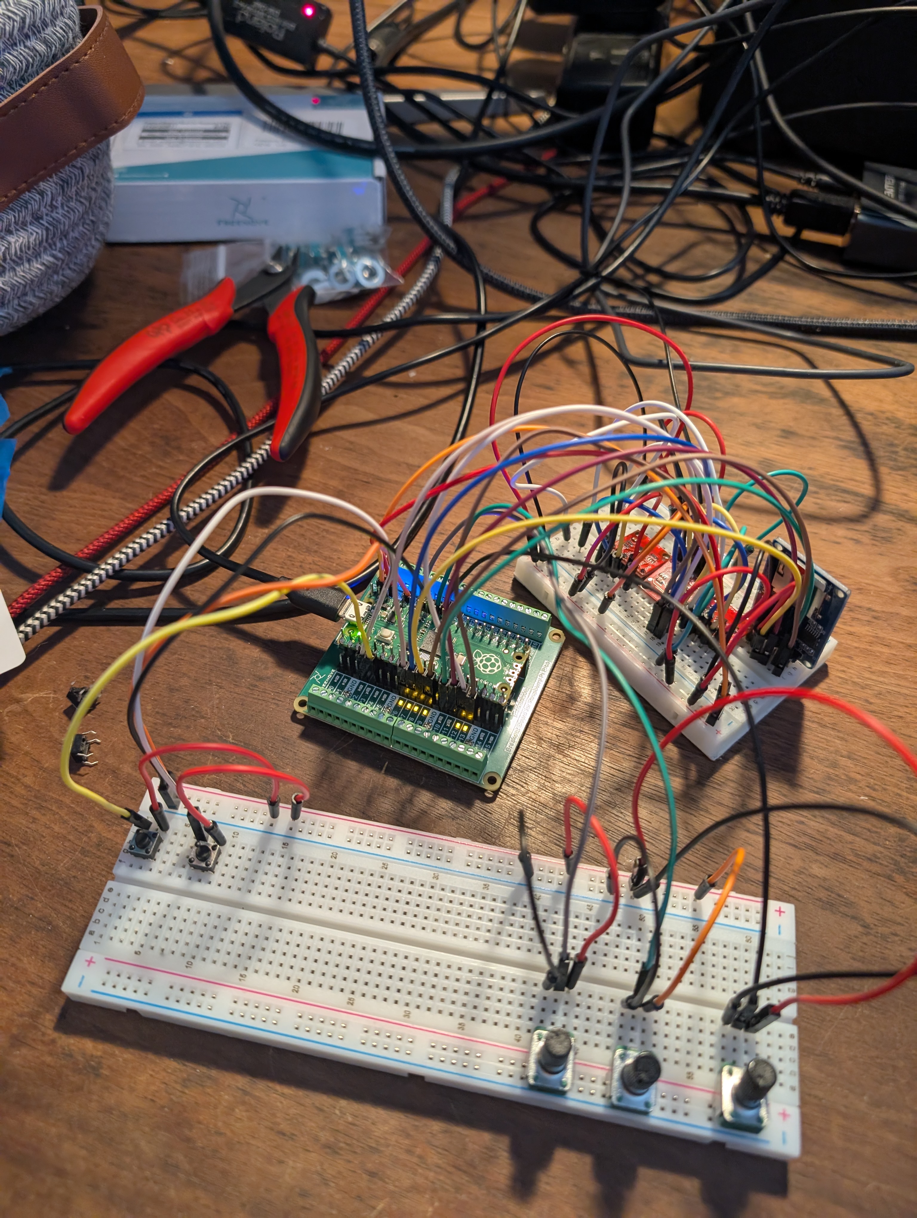 Adding some poteniometers to the image-to-cv converter to allow for more control over the output.